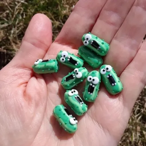10 PCS Fun Screaming Pickles - Perfect Home Decor & Gift for Foodies and Pickle Enthusiasts, PVC, No Batteries Required