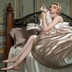 4 Pieces Satin Silk Bedding Set with Fitted Sheets Duvet Cover Sets Summer Solid Color Comforters Covers with 2 Pillowcases