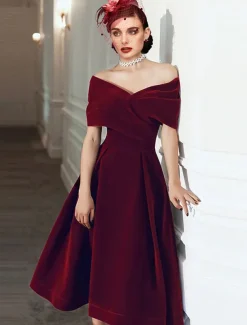 A-Line Cocktail Dresses Elegant Dress Wedding Guest Knee Length Short Sleeve Off Shoulder Velvet with Pleats Pure Color Dresses