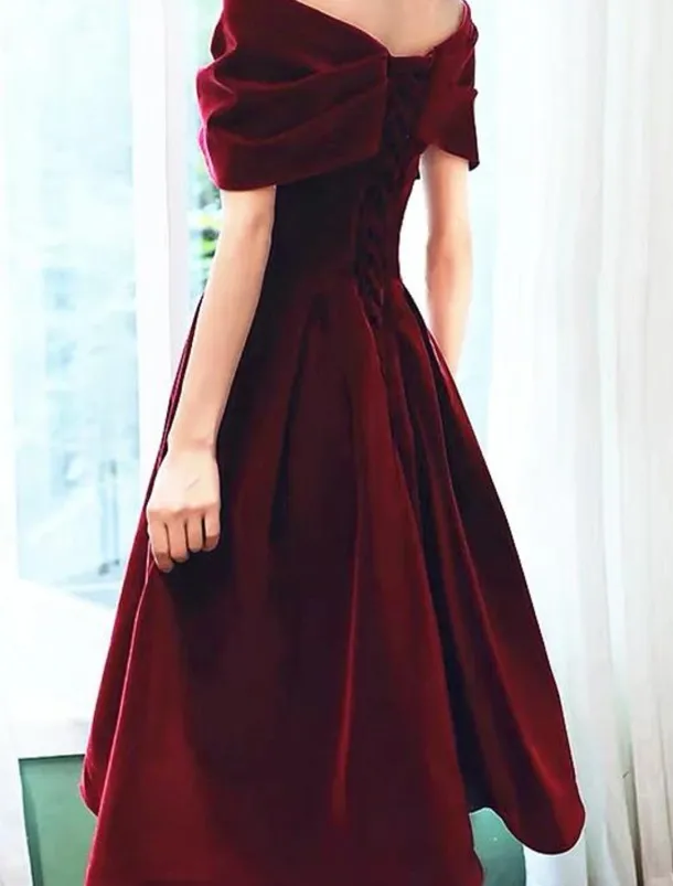 A-Line Cocktail Dresses Elegant Dress Wedding Guest Knee Length Short Sleeve Off Shoulder Velvet with Pleats Pure Color Dresses