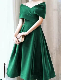 A-Line Cocktail Dresses Elegant Dress Wedding Guest Knee Length Short Sleeve Off Shoulder Velvet with Pleats Pure Color Dresses