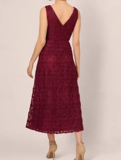 A-Line Mother of the Bride Dress Elegant Simple Minimalist V Neck Floor Length Lace Tulle Sleeveless with Ribbon Embroidered Appliques