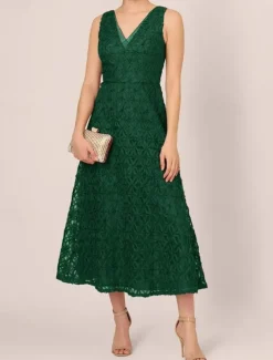 A-Line Mother of the Bride Dress Elegant Simple Minimalist V Neck Floor Length Lace Tulle Sleeveless with Ribbon Embroidered Appliques