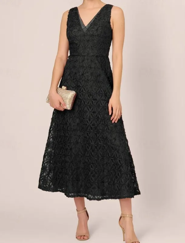 A-Line Mother of the Bride Dress Elegant Simple Minimalist V Neck Floor Length Lace Tulle Sleeveless with Ribbon Embroidered Appliques