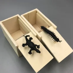April Fool's Day Gift Startles Prank Toy Simulation Spider Wooden Box Pranks Scare Gift