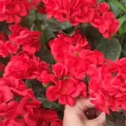 Artificial Red Geranium Silk Flowers Outdoor Plant Bush 2 Bundles Faux Flowers Geraniums for Outdoors Floral Home Decor Indoor Garden Patio Vase Grave Cemetary Table Centerpieces Decor