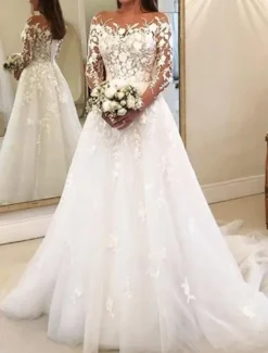 Beach Wedding Vintage Formal Wedding Dresses Ball Gown Off Shoulder Long Sleeve Chapel Train Lace Bridal Gowns With Buttons Appliques