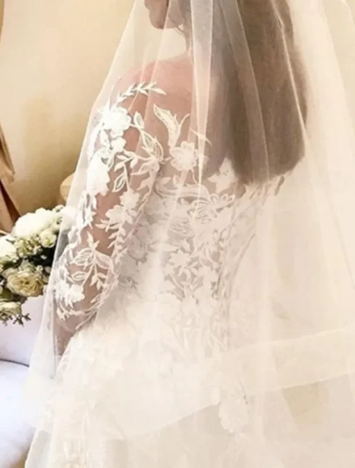 Beach Wedding Vintage Formal Wedding Dresses Ball Gown Off Shoulder Long Sleeve Chapel Train Lace Bridal Gowns With Buttons Appliques