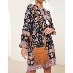 Boho Chic Suede Fringe Crossbody Bag - Stylish Tan Shoulder Purse Perfect for Casual Outings