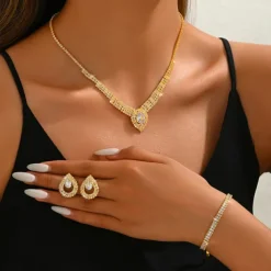 Bridal Jewelry Sets Three-piece Suit Imitation Diamond 1 Necklace 1 Bracelet Earrings Women's Elegant Stylish Lovely Classic Drop Love Jewelry Set For Wedding Party Evening Gift