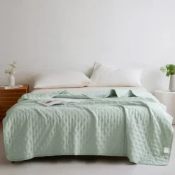 Cooling Blanket Absorbs Heat to Keep Cool, Ultra-Soft Breathable Summer Blanket for Hot Sleepers,Twin/Full Size Blanket for All Season