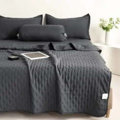 Cooling Blanket Absorbs Heat to Keep Cool, Ultra-Soft Breathable Summer Blanket for Hot Sleepers,Twin/Full Size Blanket for All Season