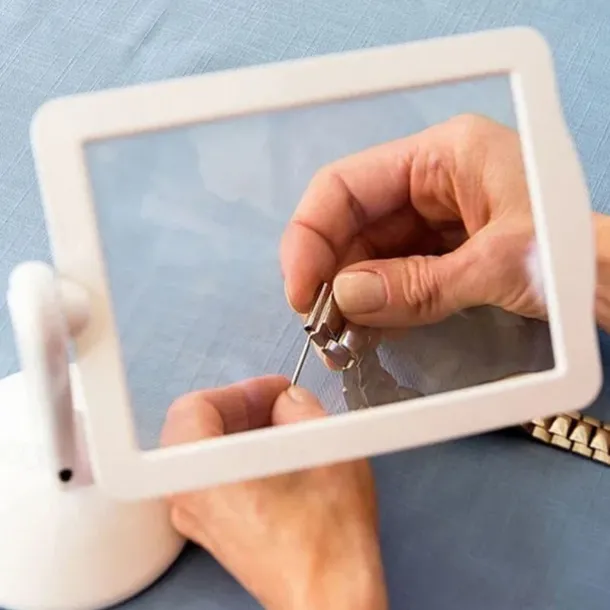 Desktop Magnifying Glass with LED Light Large Screen 360-degree Rotation 3 Times Magnification Reading Newspapers for The Elderly