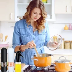 Electric Salt Pepper Grinders Stainless Steel Automatic Gravity Herb Spice Mill Automatic Pepper Grinder Battery Powered Electric Salt Grinder Adjustable Coarseness