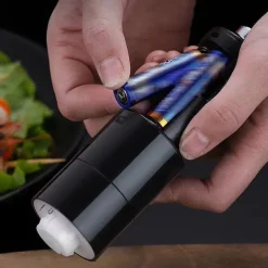 Electric Salt Pepper Grinders Stainless Steel Automatic Gravity Herb Spice Mill Automatic Pepper Grinder Battery Powered Electric Salt Grinder Adjustable Coarseness