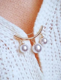 Elegant Pearl Drop Brooch Set with Gold Curved Bar – Triple Pearl Charm Design for Sophisticated and Modern Style