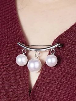 Elegant Pearl Drop Brooch Set with Gold Curved Bar – Triple Pearl Charm Design for Sophisticated and Modern Style