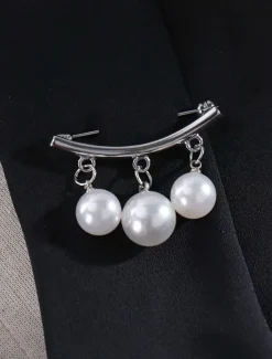 Elegant Pearl Drop Brooch Set with Gold Curved Bar – Triple Pearl Charm Design for Sophisticated and Modern Style