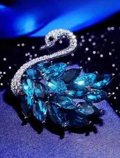 Elegant Swan Brooch with Rhinestone Embellishments - Sparkling Crystal Pin for Women, Perfect for Formal Wear and Gift Giving