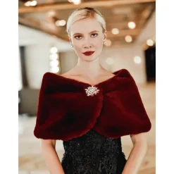 Faux Fur Wraps Shawls Women's Wrap Pure Elegant Sleeveless Terylene Wedding Wraps With Feathers / Fur For Wedding Fall & Winter