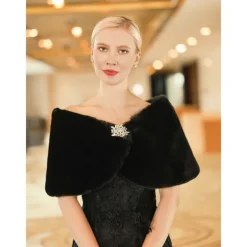 Faux Fur Wraps Shawls Women's Wrap Pure Elegant Sleeveless Terylene Wedding Wraps With Feathers / Fur For Wedding Fall & Winter