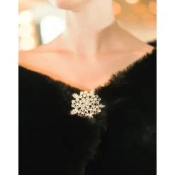 Faux Fur Wraps Shawls Women's Wrap Pure Elegant Sleeveless Terylene Wedding Wraps With Feathers / Fur For Wedding Fall & Winter
