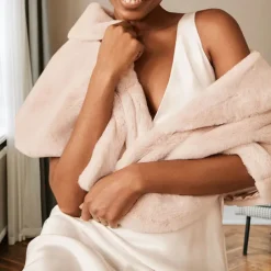 Faux Fur Wraps Shawls Women's Wrap Elegant Keep Warm Sleeveless Faux Fur Fall Wedding Wraps With Pure Color For Wedding Fall