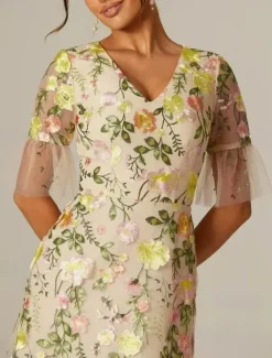 Floral Lace A-Line Embroidered Dress Beach Wedding Formal Mother of the Bride Elegant Vintage V Neck Ankle Length Tulle Short Sleeve with Appliques Flower