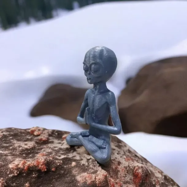 Garden Statue Meditating Alien Sculptures, Meditating Alien Resin Ornament, UFO Indoor Outdoor Garden Decor, Meditating Alien Figurines