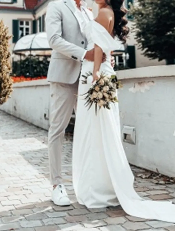 Hall Casual Simple Wedding Dresses Sheath Off Shoulder Cap Sleeve Court Train Satin Bridal Gowns With Ruched Split Front