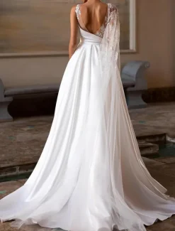 Hall Vintage Open Back Royal Style Wedding Dresses Ball Gown Off Shoulder V Neck Regular Straps Chapel Train Satin Bridal Gowns With Pleats Ruched
