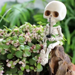 Halloween Fishing Skeleton Resin Figurine - Spooky Seated Skull Decoration for Indoor and Outdoor Haunted Atmosphere