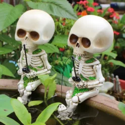 Halloween Fishing Skeleton Resin Figurine - Spooky Seated Skull Decoration for Indoor and Outdoor Haunted Atmosphere