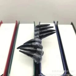 Halloween Gothic Bookmarks, Cool 3D Demon Hand Bookmark, Handmade Resin Witch Demon Claw Hand Bookmarks, Horror Home Decor Bookshelf Ornaments, Novelty Creative Gifts