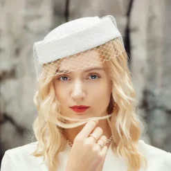Hats Tulle Fiber Bowler / Cloche Hat Straw Hat Wedding Tea Party Elegant Wedding With Bowknot Tulle Headpiece Headwear