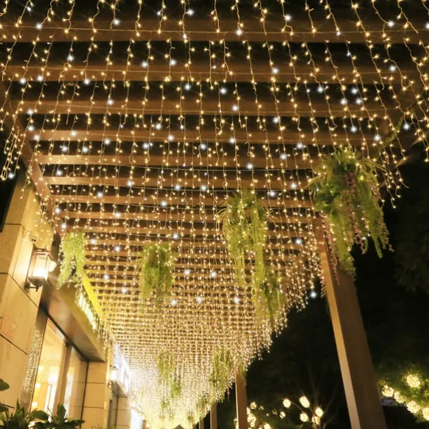 Icicle Dripping Curtain String Fairy Lights 4M - 120 LED Christmas Outdoor Window Decorations for Fairy Xmas Garden & Party Decor