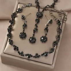 Jewelry Set Three-piece Suit Black Rhinestone Chrome 1 Bracelet Earrings Necklace Women's Elegant Vintage Fashion Vintage Style Classic Round Jewelry Set For Wedding Party Wedding Guest