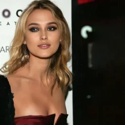 Keira Knightley Inspired Wig Wavy Asymmetrical Wig Long Brown Synthetic Hair Women's Fashionable Design Soft Natural Brown
