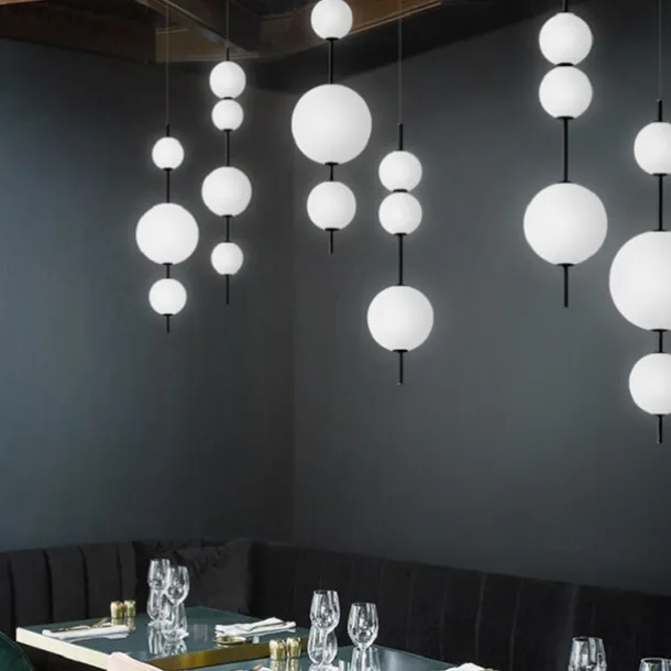 LED Pendant Light Black White Globe Kitchen Pendant Lighting on Island Long Bar Pendant Light Mid Century Long Linear Chandelier Ball Ceiling Pendant Chandelier 110-240V