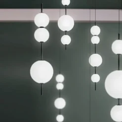 LED Pendant Light Black White Globe Kitchen Pendant Lighting on Island Long Bar Pendant Light Mid Century Long Linear Chandelier Ball Ceiling Pendant Chandelier 110-240V