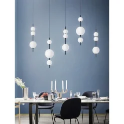 LED Pendant Light Black White Globe Kitchen Pendant Lighting on Island Long Bar Pendant Light Mid Century Long Linear Chandelier Ball Ceiling Pendant Chandelier 110-240V