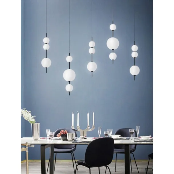 LED Pendant Light Black White Globe Kitchen Pendant Lighting on Island Long Bar Pendant Light Mid Century Long Linear Chandelier Ball Ceiling Pendant Chandelier 110-240V