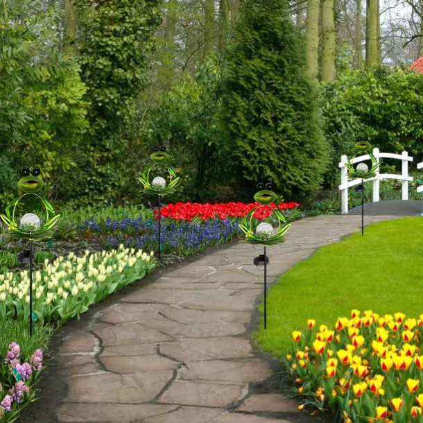 LED Solar Landscape Lights Frog Iron Crackle Ground Lamp Outdoor Garden Patio Animal Decoration Waterproof Auto On/Off Yard Pound Solar Light(Warm White / Multi Color)for Halloween