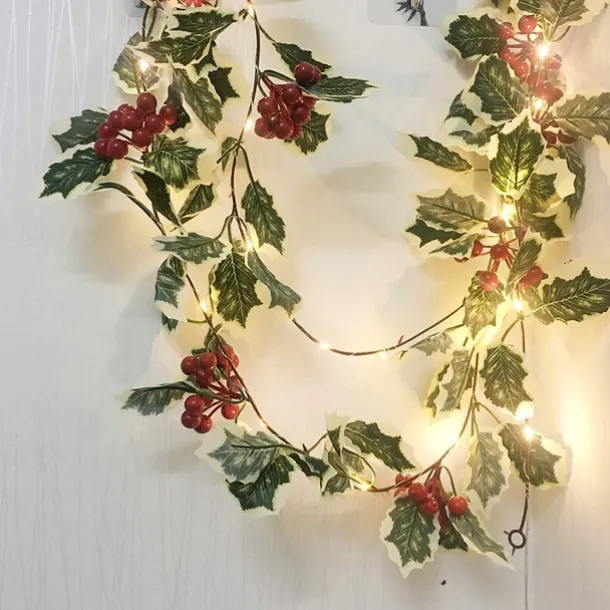 2M 20LEDs Red Berry Decorating String Lights Garland Handmade LED Ivy Leaf Copper Lights for Holiday Tree Home Decoration Lighting(without Battery)