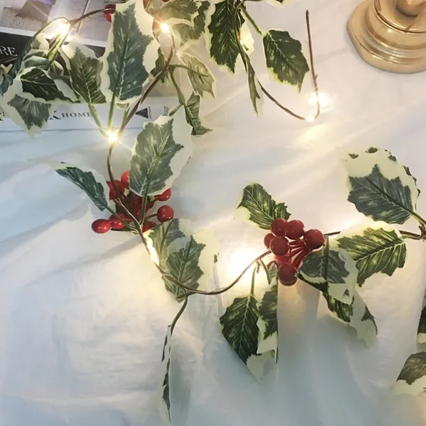 2M 20LEDs Red Berry String Lights Garland Handmade LED Ivy Leaf Copper Lights for Christsmas Gift Holiday Tree Home Decoration Lighting(without Battery)