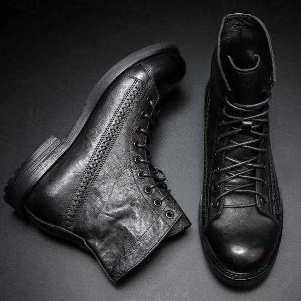 Men's Black Faux Leather Lace-Up Combat Boots with Brogue Detailing, Vintage Style Motorcycle Boots for Rugged Outdoor and Casual Wear