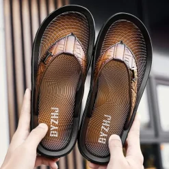 Men's Brown Casual Flip Flops with Textured Footbed and Adjustable Strap – Comfortable Outdoor Sandals for Summer and Beach Wear