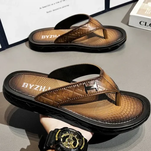 Men's Brown Casual Flip Flops with Textured Footbed and Adjustable Strap – Comfortable Outdoor Sandals for Summer and Beach Wear