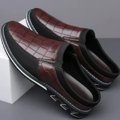 Men's Brown Croc-Embossed Leather Loafers – Stylish and Comfortable Slip-On Shoes for Casual and Formal Wear