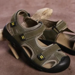 Men's Brown Faux Leather Hiking Sandals - Adjustable Straps, Closed-Toe Design, Anti-Slip Sole, Durable Outdoor Footwear for Summer Trekking